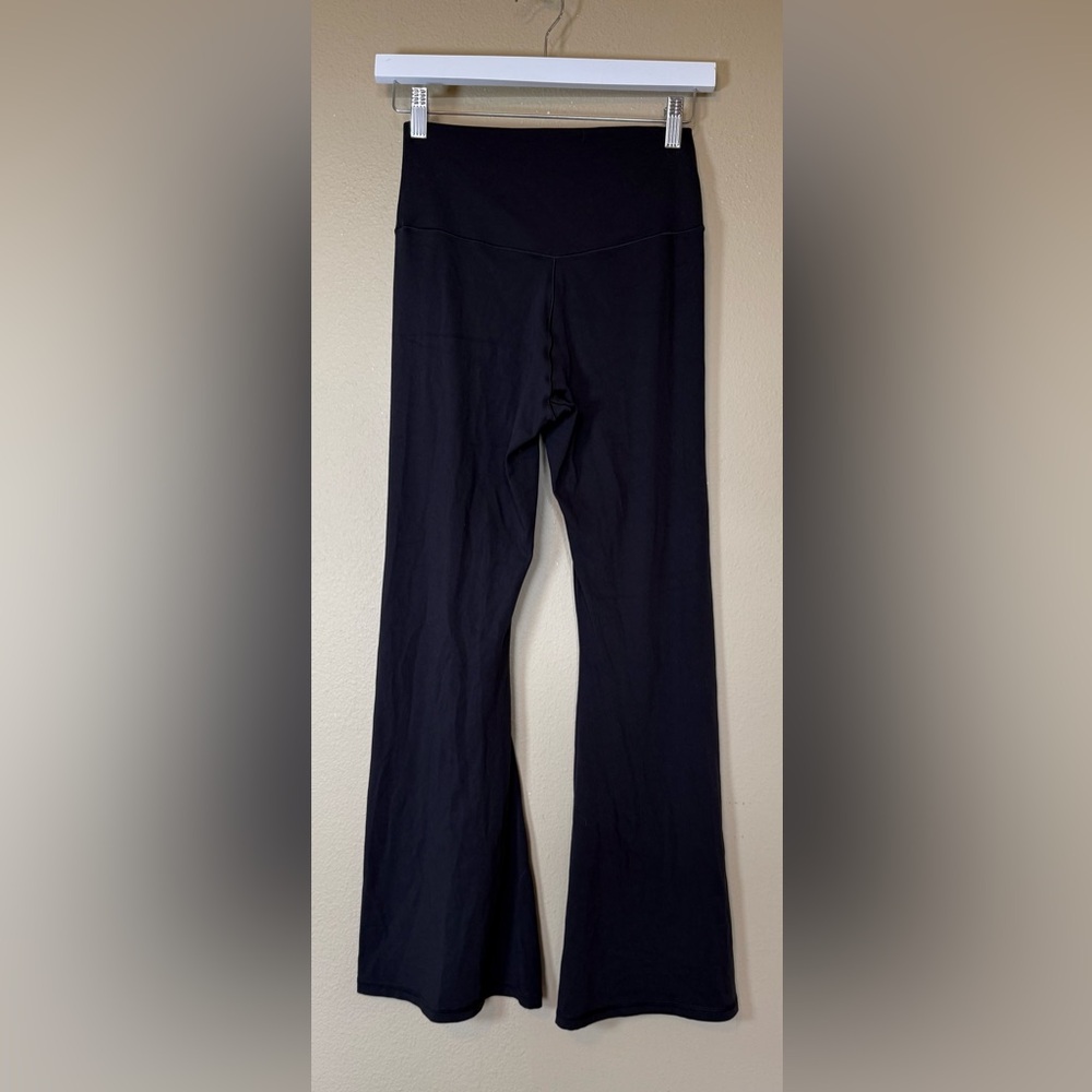OFFLINE By Aerie Real Me High Waisted Crossover Flare Legging Size Large Short - Picture 2 of 6